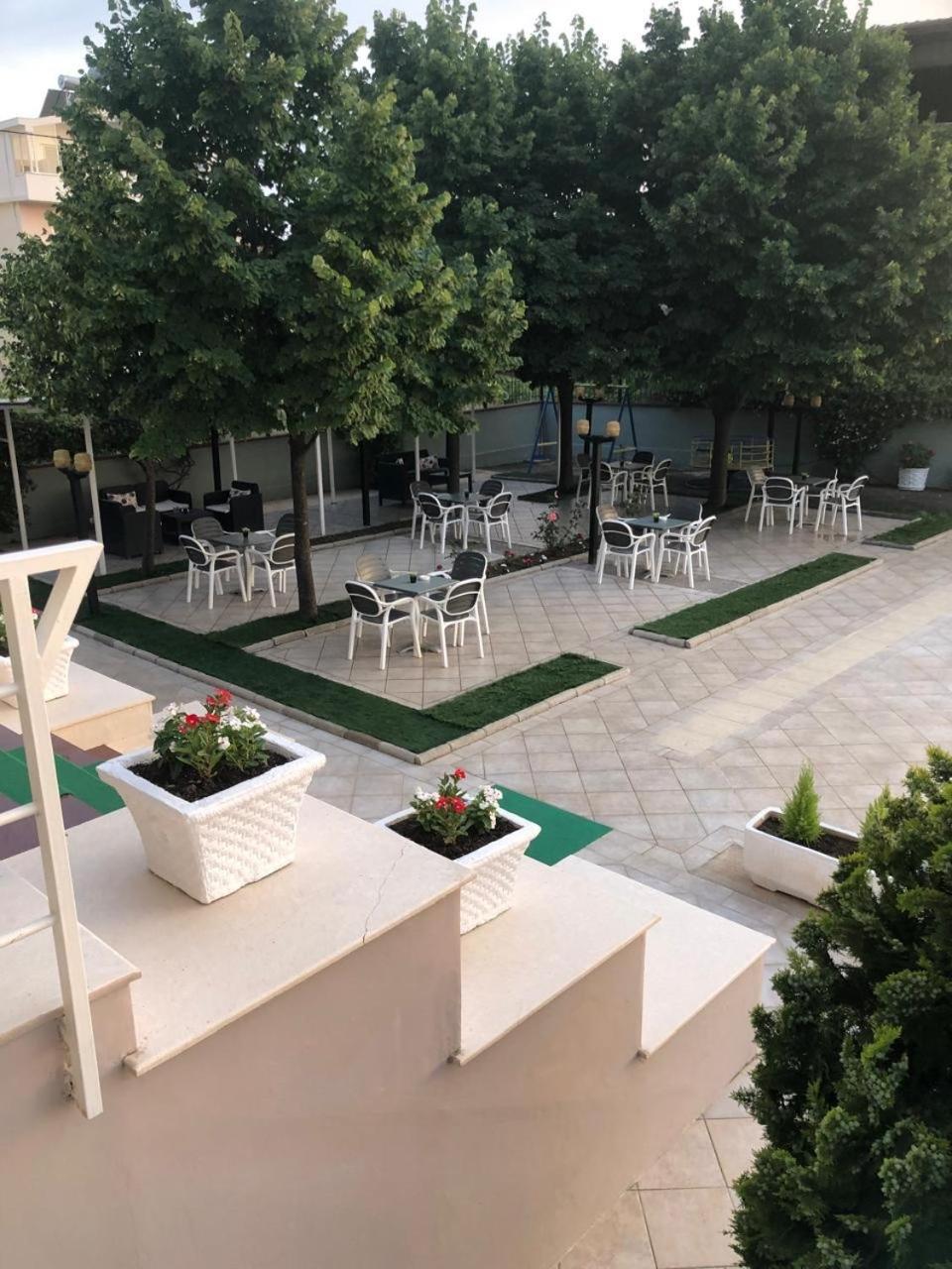 Relax Apartment & Hotel Golem  Exterior foto
